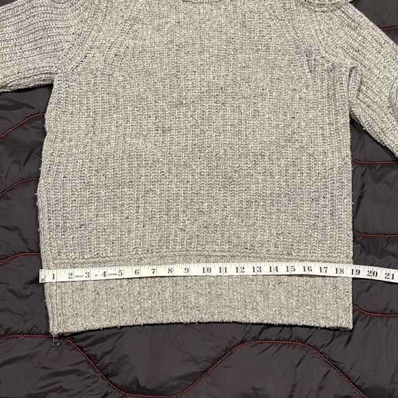 Banana Republic Heritage Sweater - Picture 12 of 13